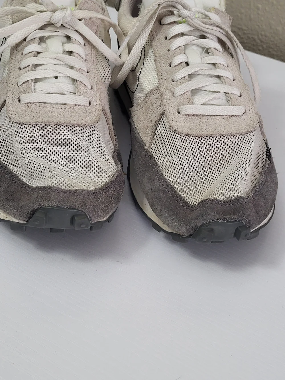 Nike N 354 Men’s White & Gray Mesh Suede Sneaker Size 7.5